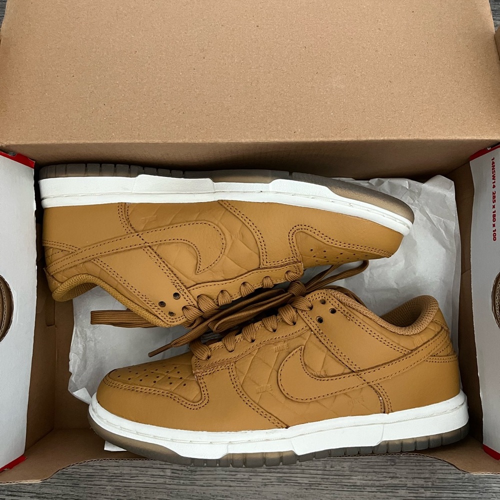 Nike dunk low wheat size 5